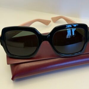 Gucci Two-Tone Black Frame Sunglasses with Pink Arms